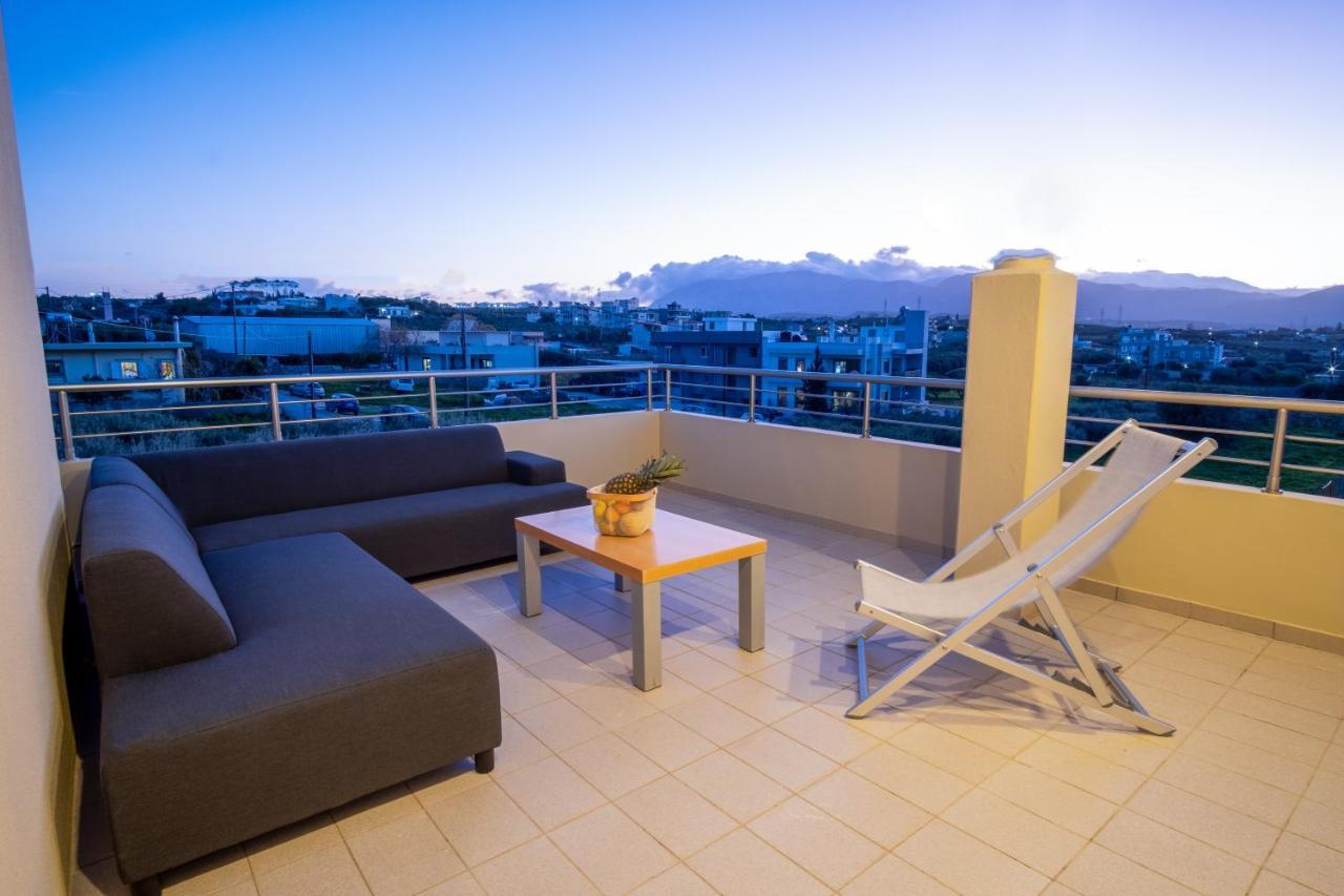 Cool With Private Pool, Mountain & Sea View